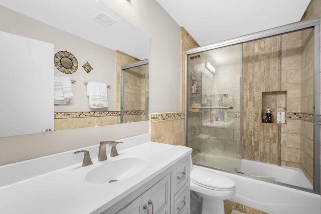 8700 S 13th STREET, Oak Creek, WI 53154