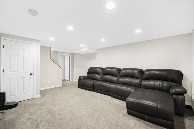 8700 S 13th STREET, Oak Creek, WI 53154