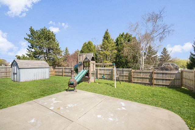 8700 S 13th STREET, Oak Creek, WI 53154
