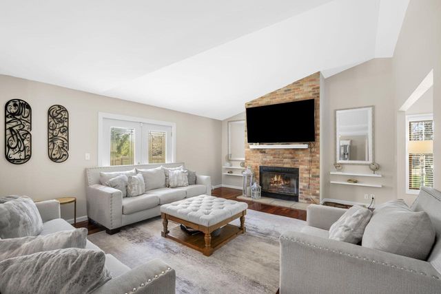 8700 S 13th STREET, Oak Creek, WI 53154