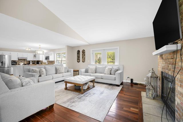 8700 S 13th STREET, Oak Creek, WI 53154