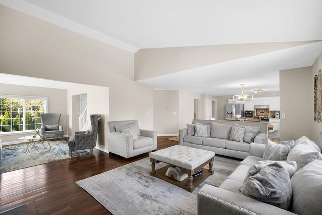 8700 S 13th STREET, Oak Creek, WI 53154