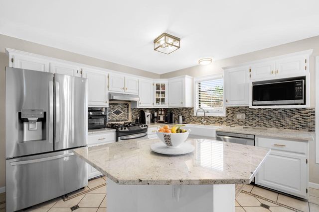 8700 S 13th STREET, Oak Creek, WI 53154