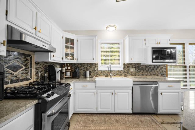 8700 S 13th STREET, Oak Creek, WI 53154
