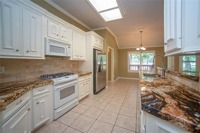 69 La Costa Drive, Montgomery, TX 77356