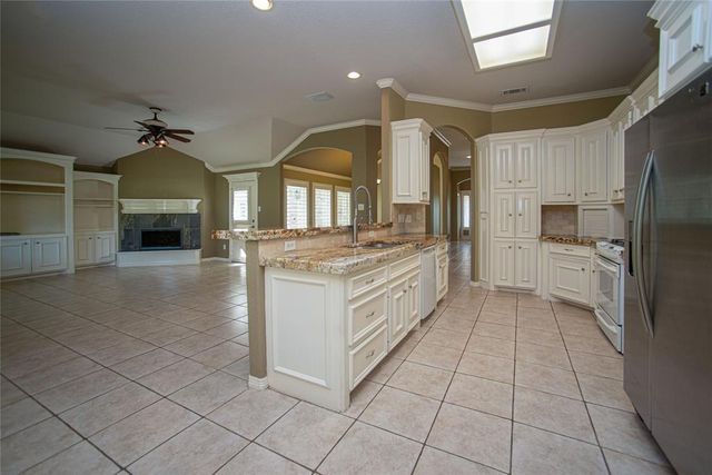 69 La Costa Drive, Montgomery, TX 77356