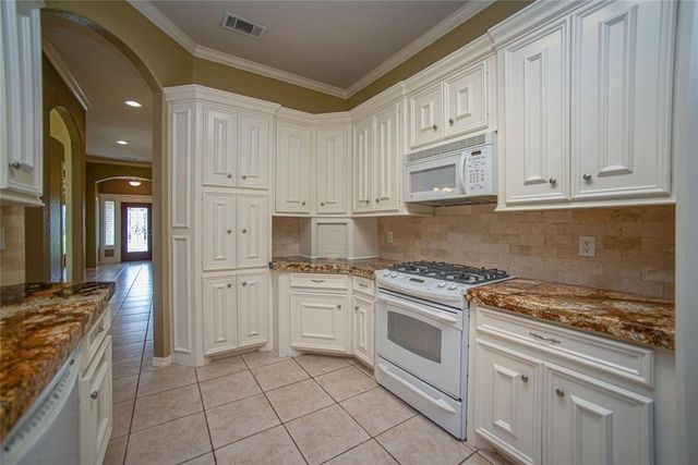 69 La Costa Drive, Montgomery, TX 77356