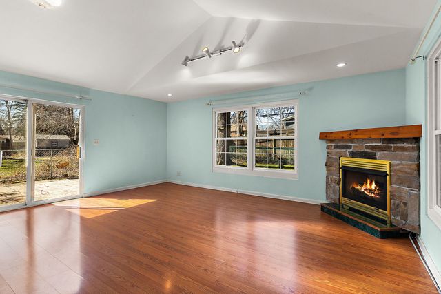 742 Pine Street, Deerfield, IL 60015