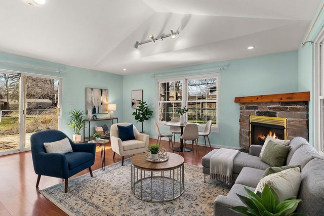 742 Pine Street, Deerfield, IL 60015