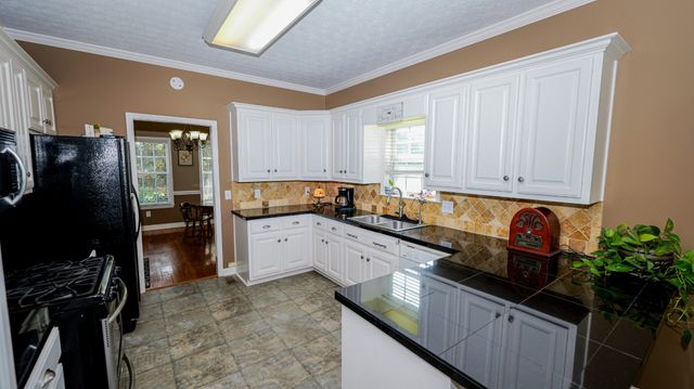 386 Woodlands Dr, Gallatin, TN 37066