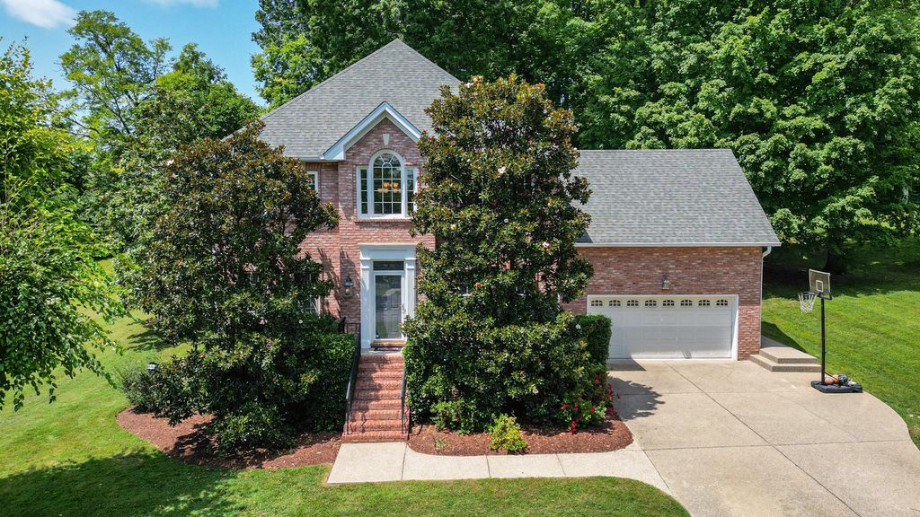 386 Woodlands Dr, Gallatin, TN 37066