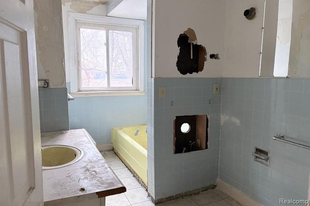 5105 Seyburn Street, Detroit, MI 48213