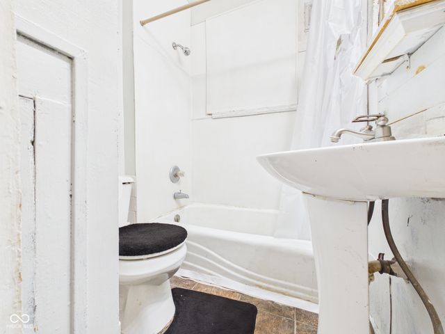 809 College Drive, Anderson, IN 46012