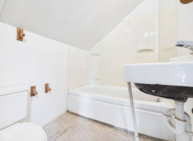 809 College Drive, Anderson, IN 46012