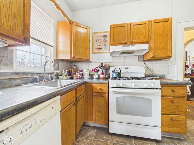 809 College Drive, Anderson, IN 46012