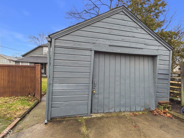 809 College Drive, Anderson, IN 46012