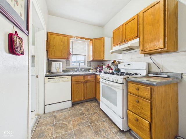 809 College Drive, Anderson, IN 46012