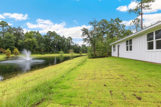 160 Clarke Hill Road, Freeport, FL 32439