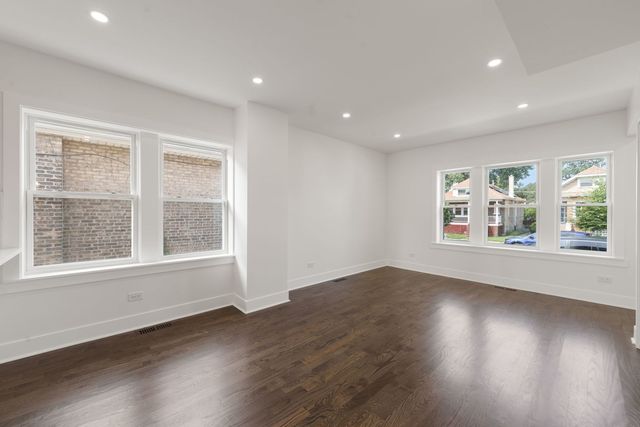 2733 Wesley Avenue, Berwyn, IL 60402