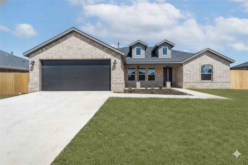 1033 Marquis Avenue, Lowell, AR 72745