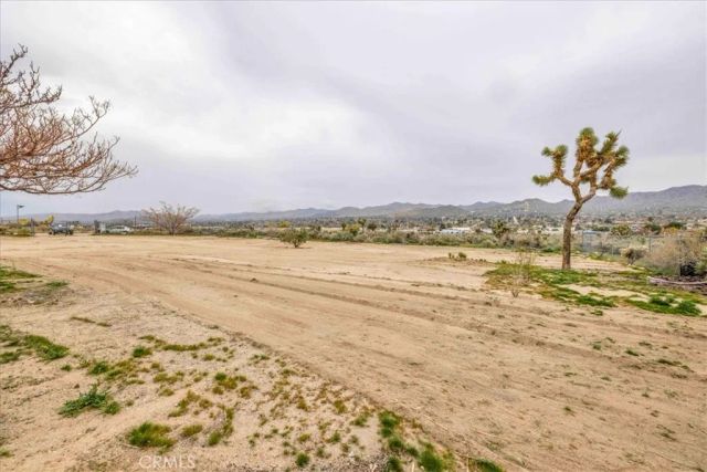 57726 Starlight Mesa Road, Yucca Valley, CA 92284
