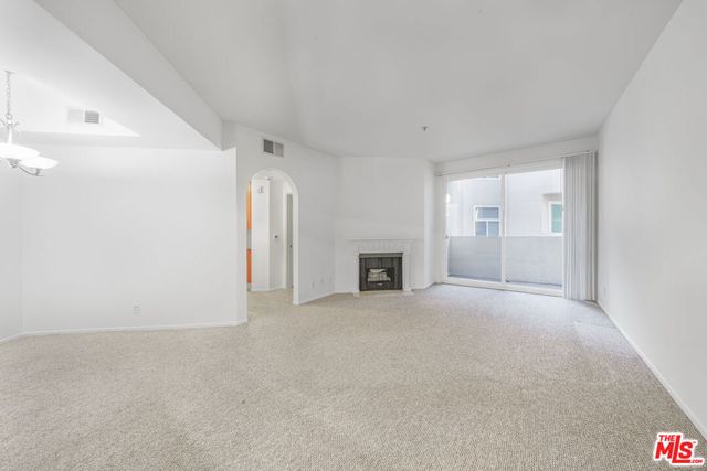 620 S Gramercy Place 327, Los Angeles, CA 90005