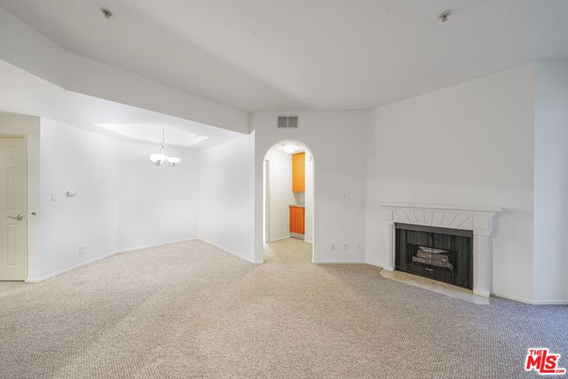 620 S Gramercy Place 327, Los Angeles, CA 90005