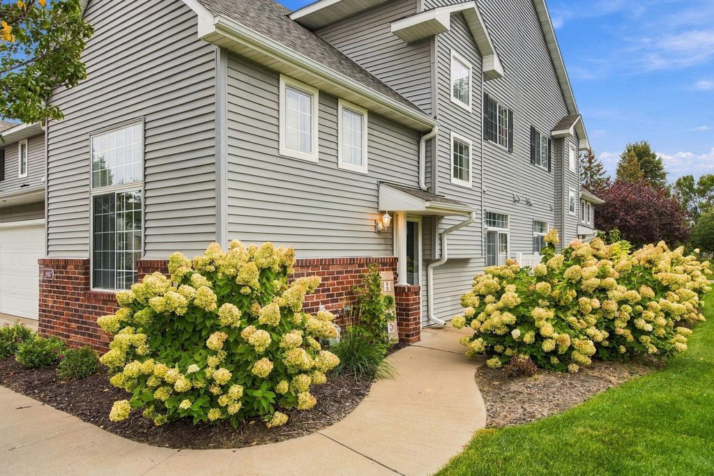 1907 111th Avenue NE, Blaine, MN 55449 — photo 2