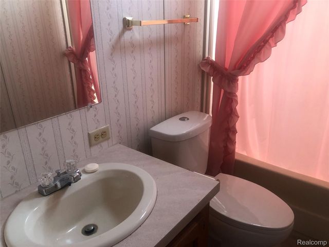 7336 Scotland Circle, Alma, MI 48801