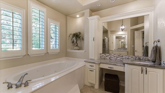 13234 Canyon Crest Lane N, Conroe, TX 77302