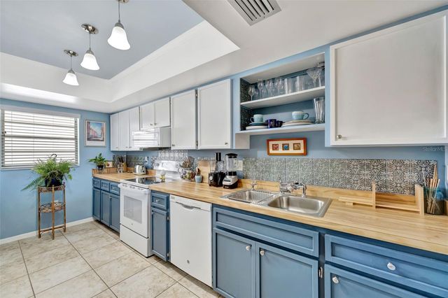 4835 INDEPENDENCE DRIVE, Bradenton, FL 34210