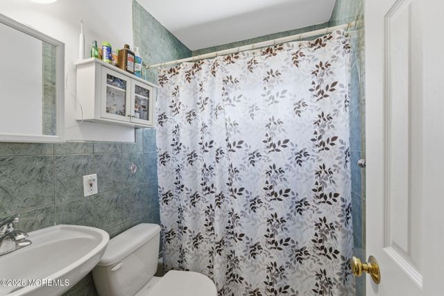 301 Norwood Avenue, Laurence Harbor, NJ 08879