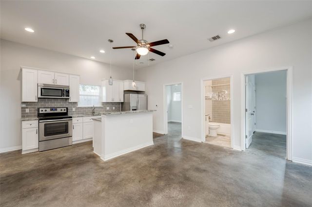 811 Gunter ST B, Austin, TX 78702