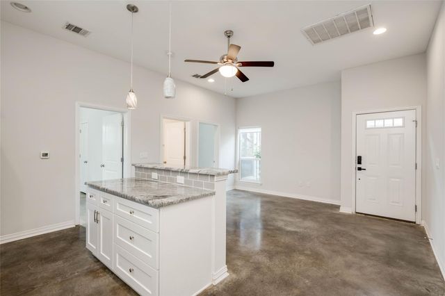 811 Gunter ST B, Austin, TX 78702