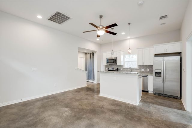811 Gunter ST B, Austin, TX 78702