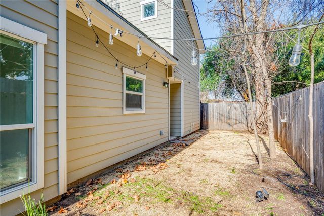 811 Gunter ST B, Austin, TX 78702