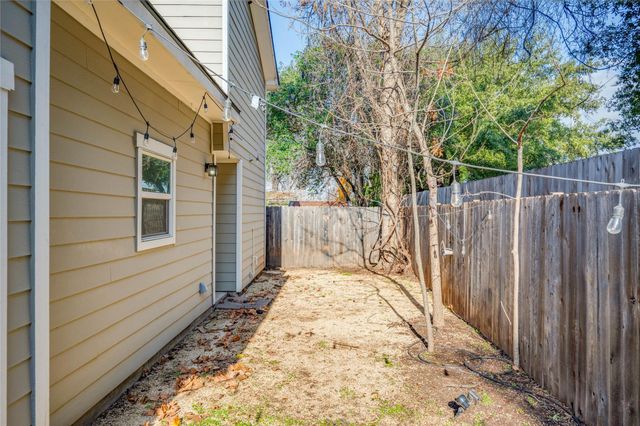 811 Gunter ST B, Austin, TX 78702