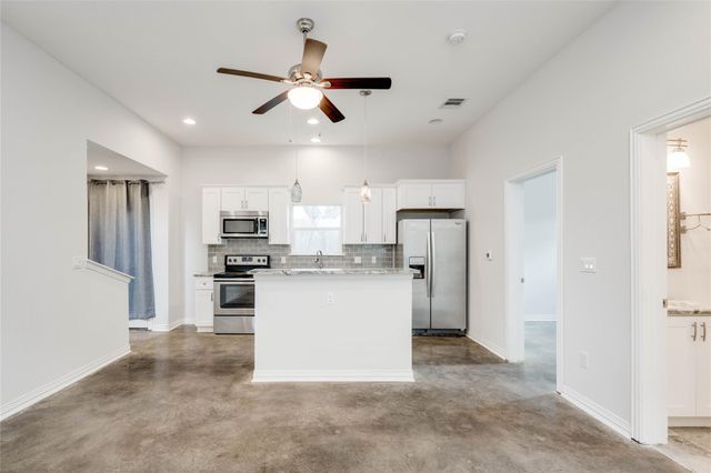 811 Gunter ST B, Austin, TX 78702