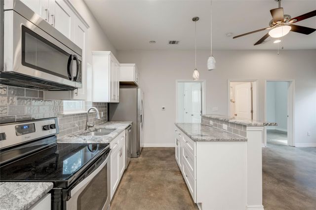811 Gunter ST B, Austin, TX 78702