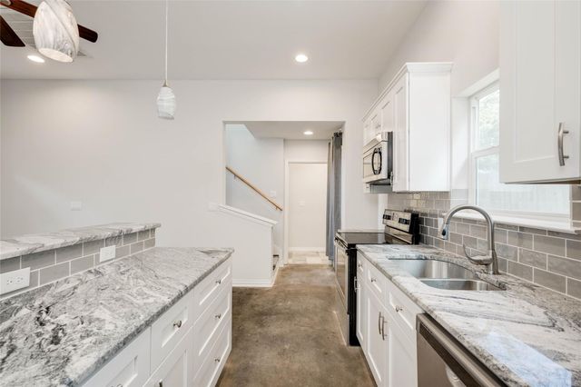 811 Gunter ST B, Austin, TX 78702