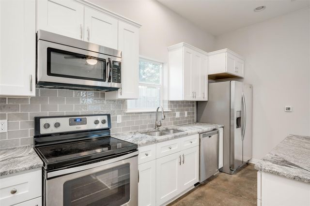 811 Gunter ST B, Austin, TX 78702