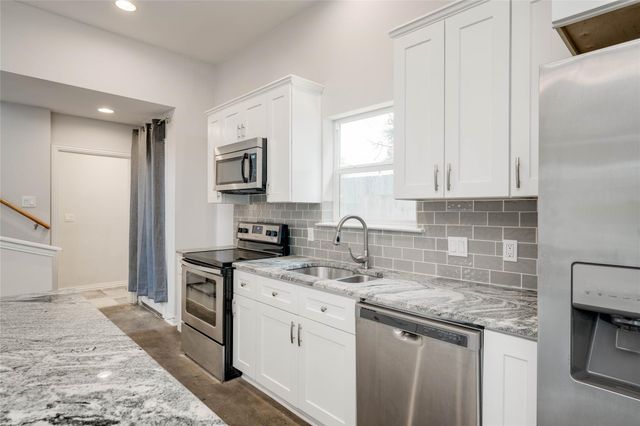 811 Gunter ST B, Austin, TX 78702