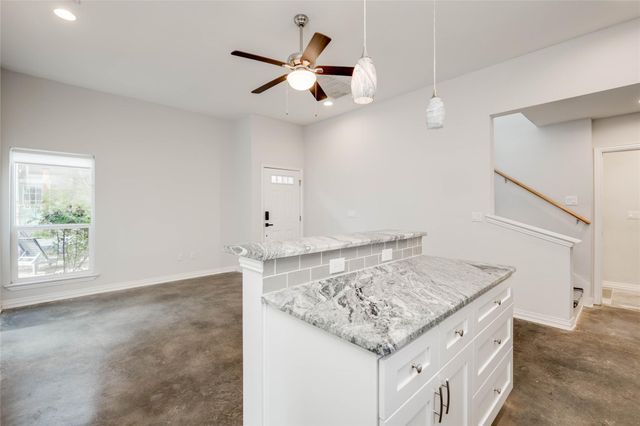 811 Gunter ST B, Austin, TX 78702