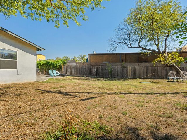 1307 E Saint Johns Ave B, Austin, TX 78752