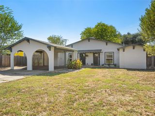 1307 E Saint Johns Ave B, Austin, TX 78752