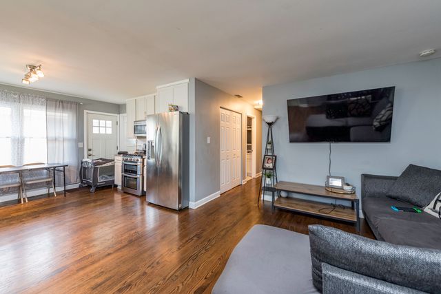 19451 W Hoag Court, Mundelein, IL 60060