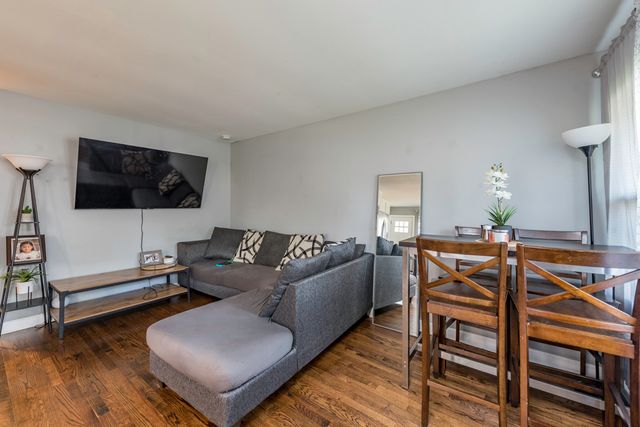 19451 W Hoag Court, Mundelein, IL 60060