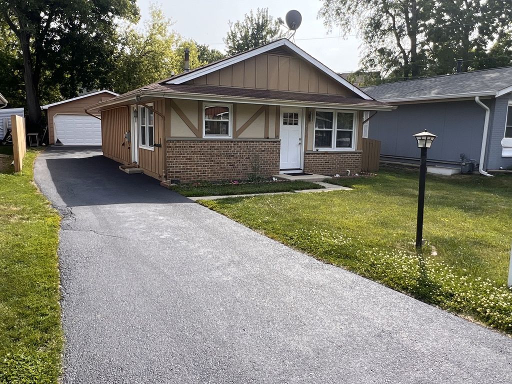 19451 W Hoag Court, Mundelein, IL 60060