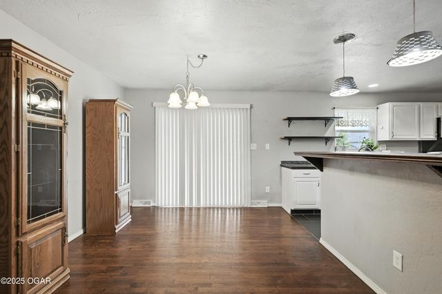 2214 S Brownell Avenue, Joplin, MO 64804