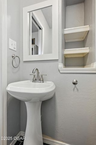 2214 S Brownell Avenue, Joplin, MO 64804